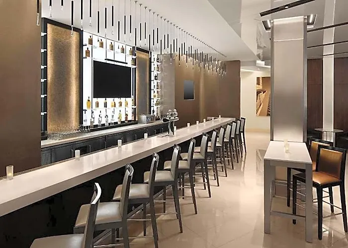 Hotel Chicago, Autograph Collection 4*