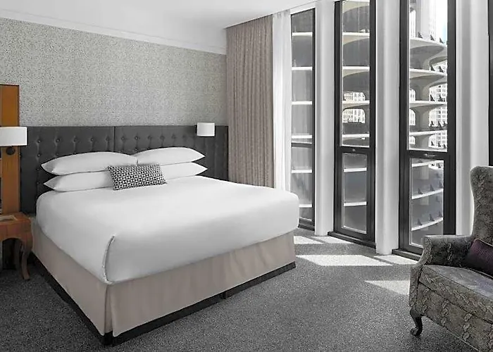 Hotel Chicago, Autograph Collection 4*